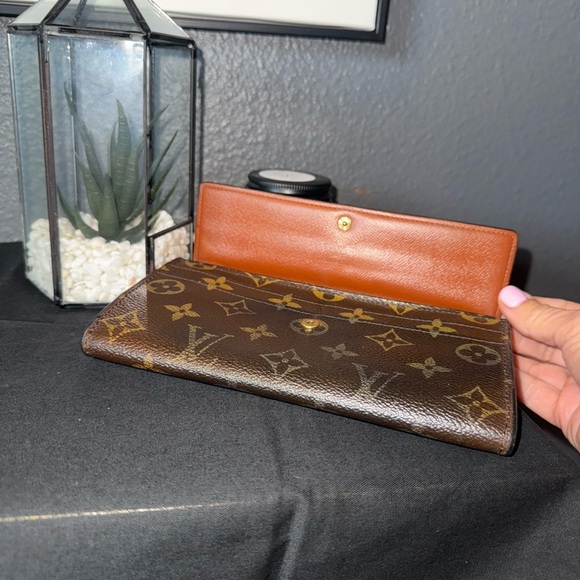 Louis Vuitton Monogram Wallet - Picture 2 of 5